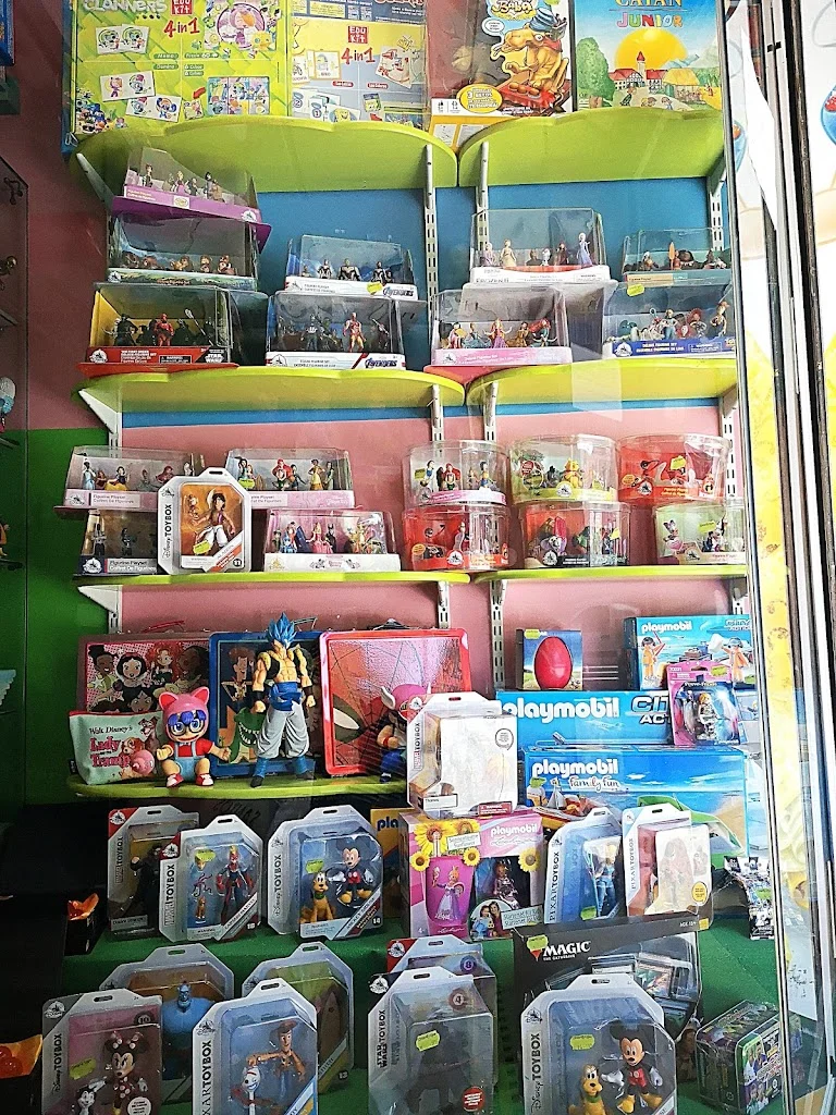 Foto 3 de Dolcet Nor | Golosinas, juguetes, ceremonias, Juegos de Cartas coleccionables.