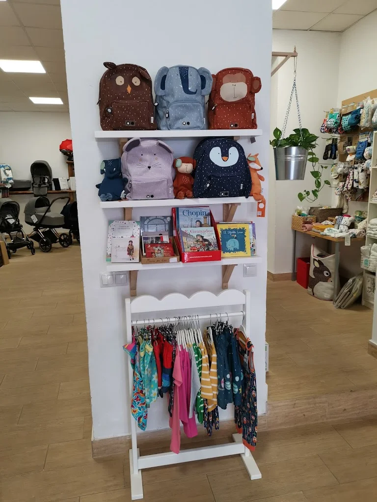 Foto 5 de El Mundo de Mapi - Mochilas, Sillas y portabebes. Alquiler de Carritos.