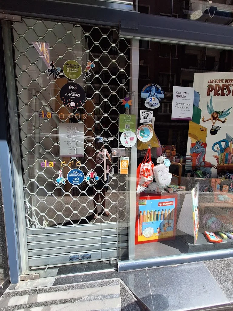 Foto 3 de Elkar liburu-denda Libreria Basauri