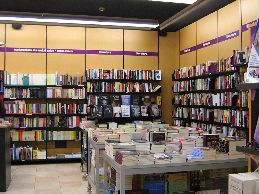 Foto 4 de Elkar liburu-denda Libreria Irun