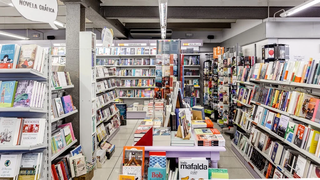 Foto 4 de Llibreria Gallissa - Llibres, Papereria I Joguines